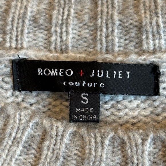 Romeo + Juliet Crewneck Floral Embroidered Sweater Size S EUC - Picture 4 of 11